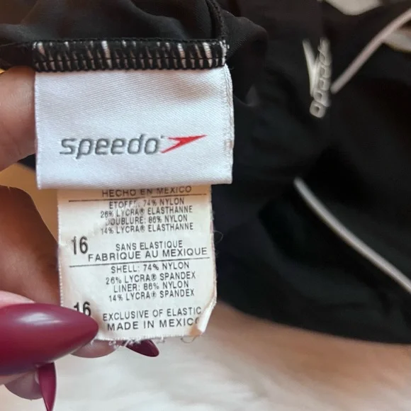 Black one piece speedo swimsuit size 16 - Picture 3 of 4